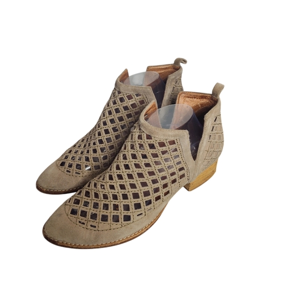 Jeffrey Campbell Taggart Suede Lazer Cut Booties size 9.5 women's - Picture 1 of 10